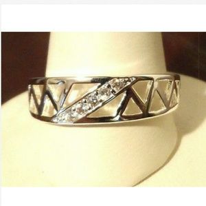 New Silver plated Rhinestone Ring sz 8 Tribal look